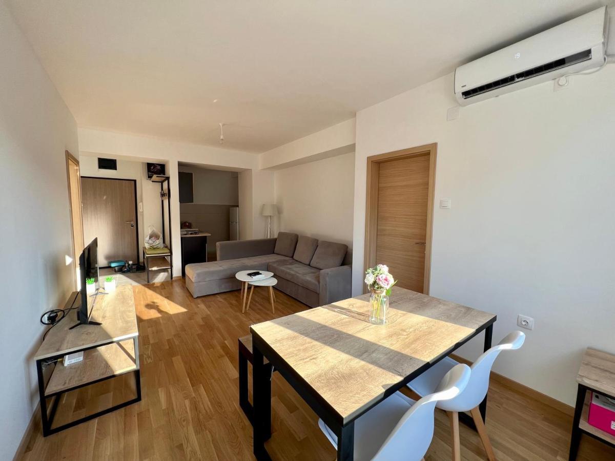 Sara'S Apartment Cozy And Close To Center With Private Parking Skopie Exterior foto