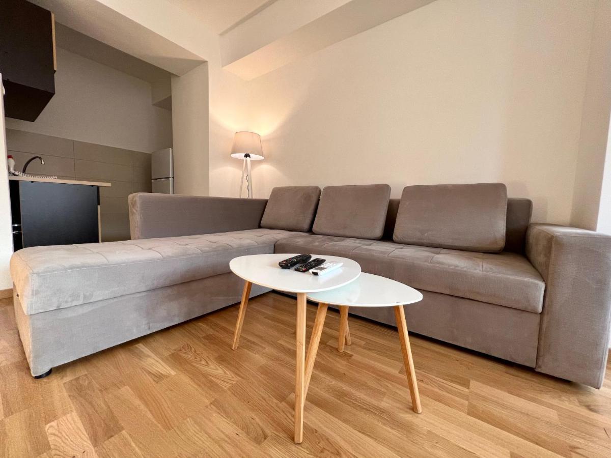Sara'S Apartment Cozy And Close To Center With Private Parking Skopie Exterior foto
