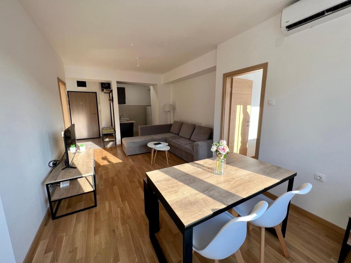 Sara'S Apartment Cozy And Close To Center With Private Parking Skopie Exterior foto