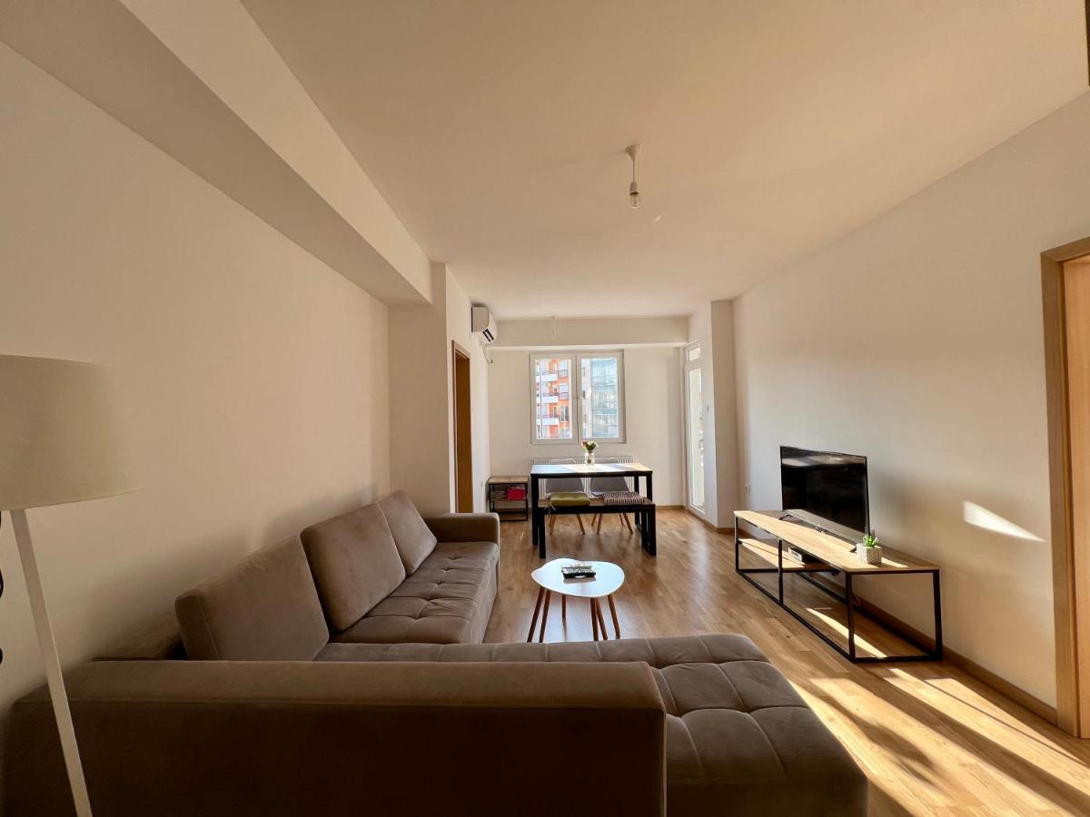 Sara'S Apartment Cozy And Close To Center With Private Parking Skopie Exterior foto